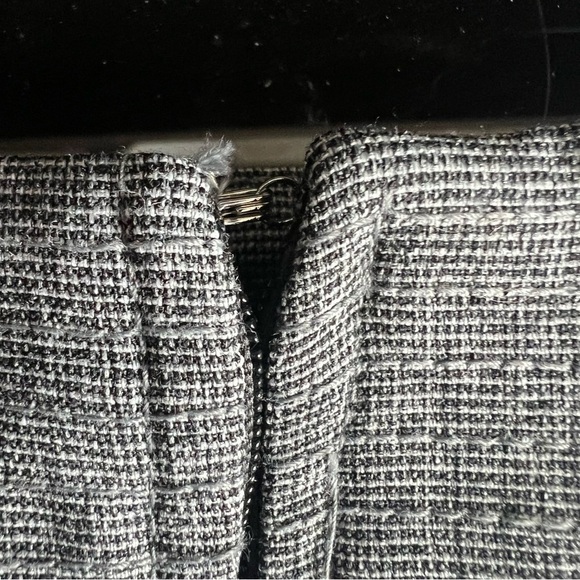 Worthington Gray Pencil Skirt size 6 rear zipper with hook/eye. - Picture 6 of 9